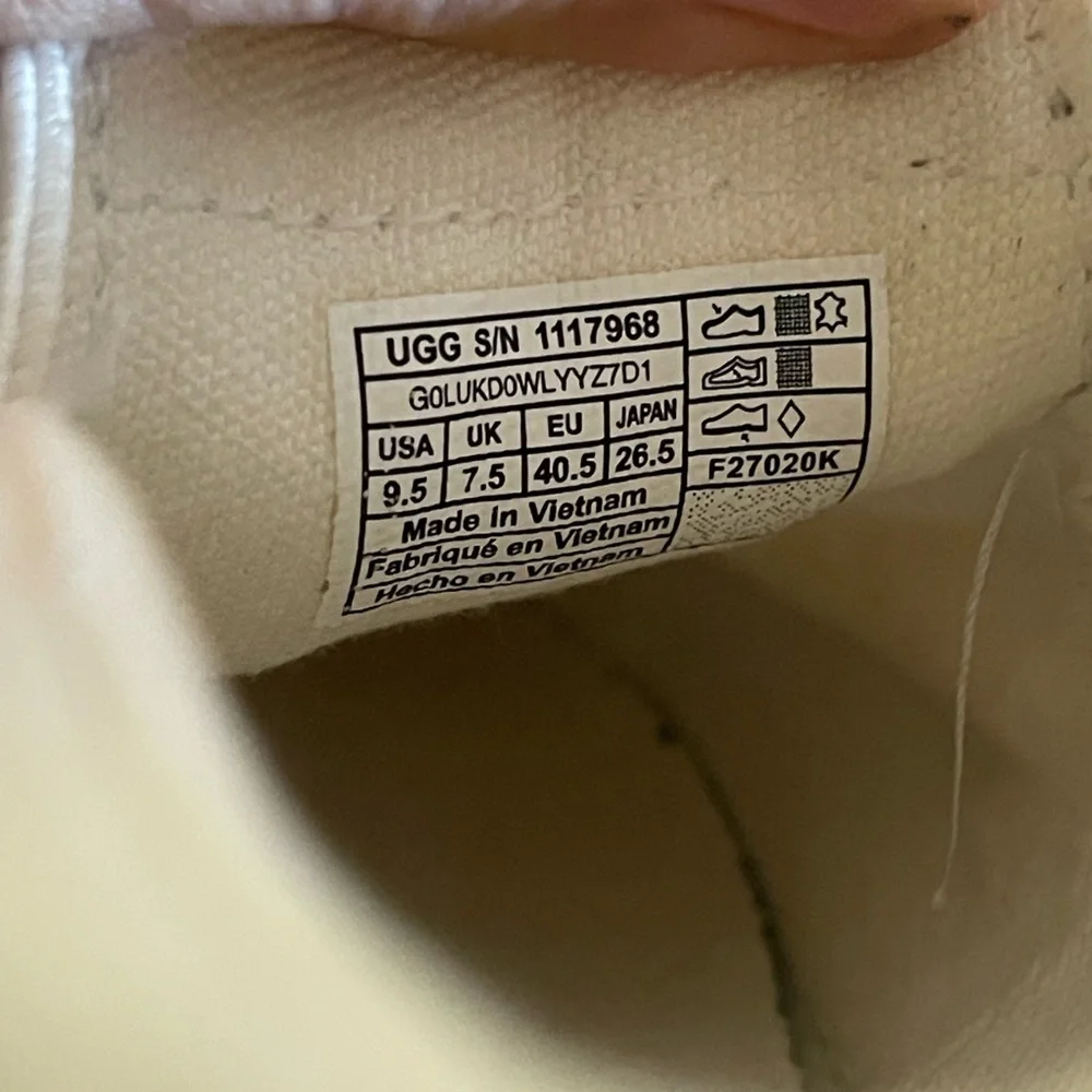 Ugg Marin Slip On Platform  Cream Canvas Shoes size‎ 9.5